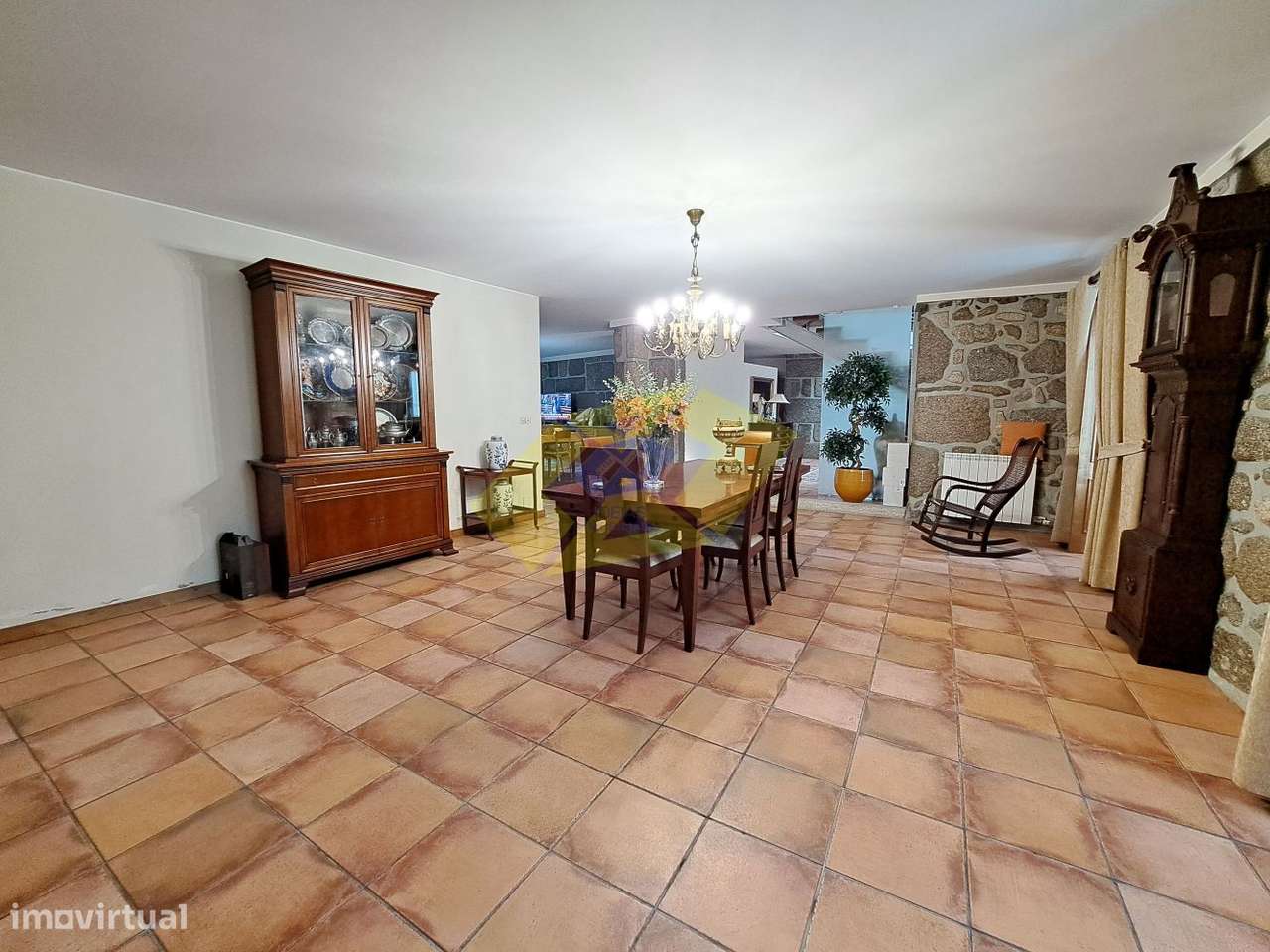 Moradia T3 em Pombeiro + Terreno Rústico-8