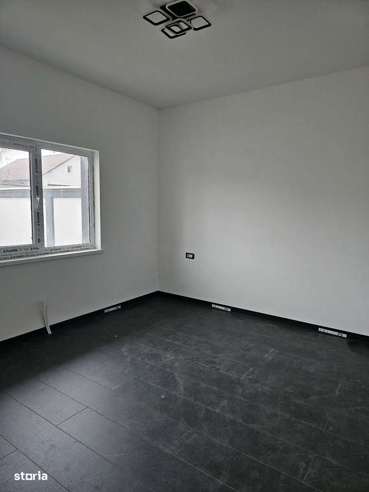 CASA 5 CAMERE - LUMINA-11