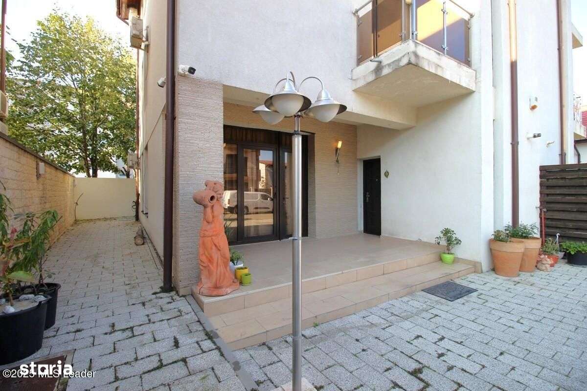 Popesti-Leordeni, Sf. Agnes, vila 2010, p+1+m, 216 mp, curte 138 mp-12