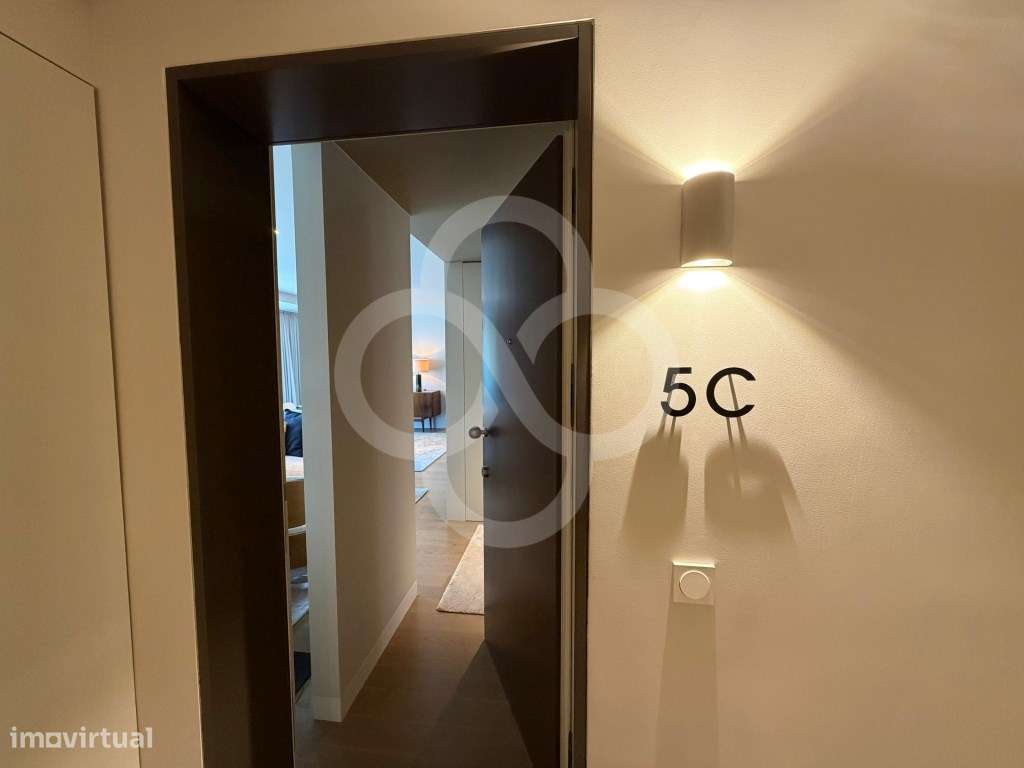 Apartamento T2 no icónico e impressionante edifício Nau em Lisboa-5