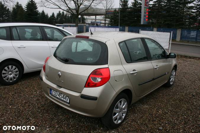 Renault Clio 1.2 16V 75 Collection - 9