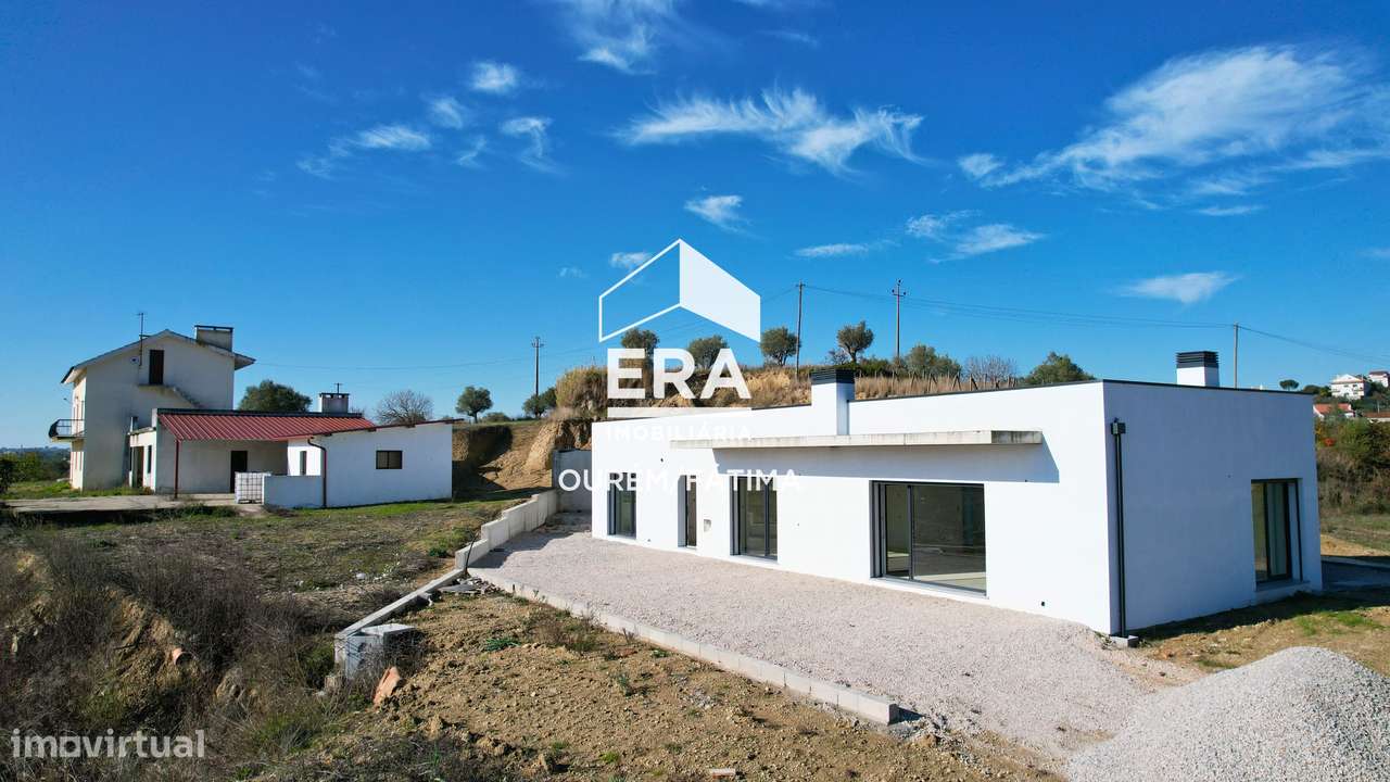 Moradia T4, térrea, em fase final de construção-20