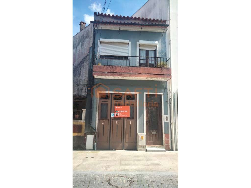 Moradia com 2 quartos, inserida num lote de terreno com 300m2 e uma... - Grande imagem: 4/7