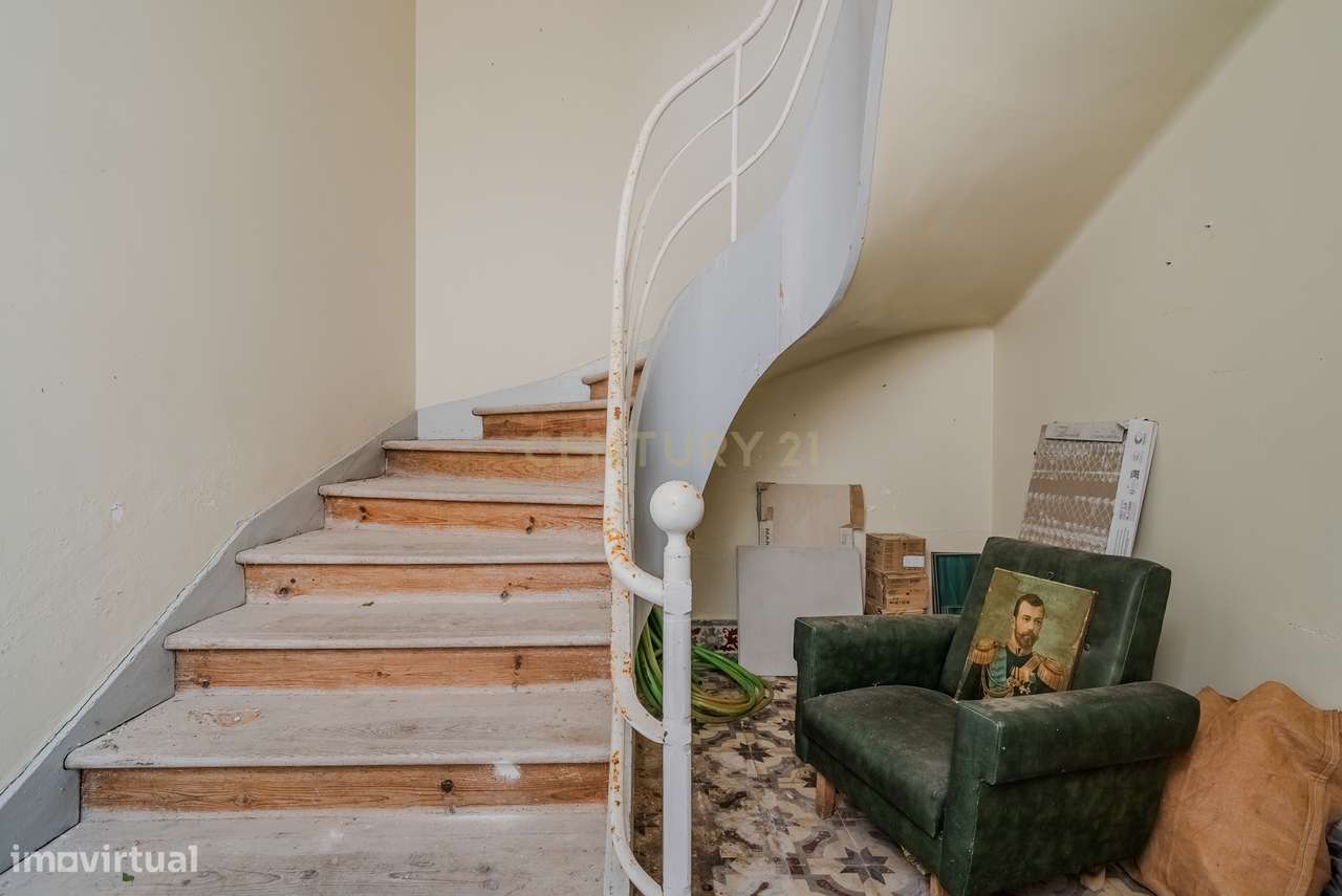 PRÉDIO PARA RECUPERAR, NO CENTRO HISTÓRICO DE PENICHE - Grande imagem: 2/60