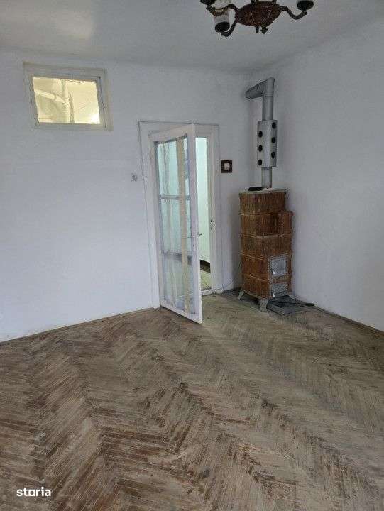 Garsoniera Savinesti spatioasa in zona curata-3