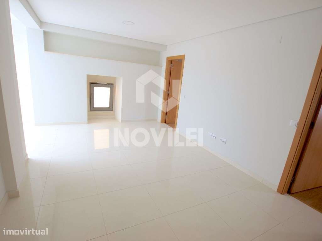 T2 no centro de Leiria junto à Fábrica de papel e Museu. - Grande imagem: 3/11