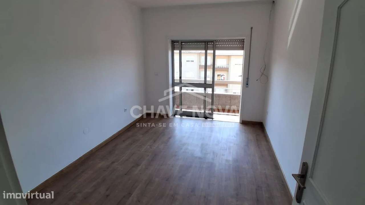 Apartamento T3 com 3 frentes, varandas, garagem e elevador - Fânzeres-8