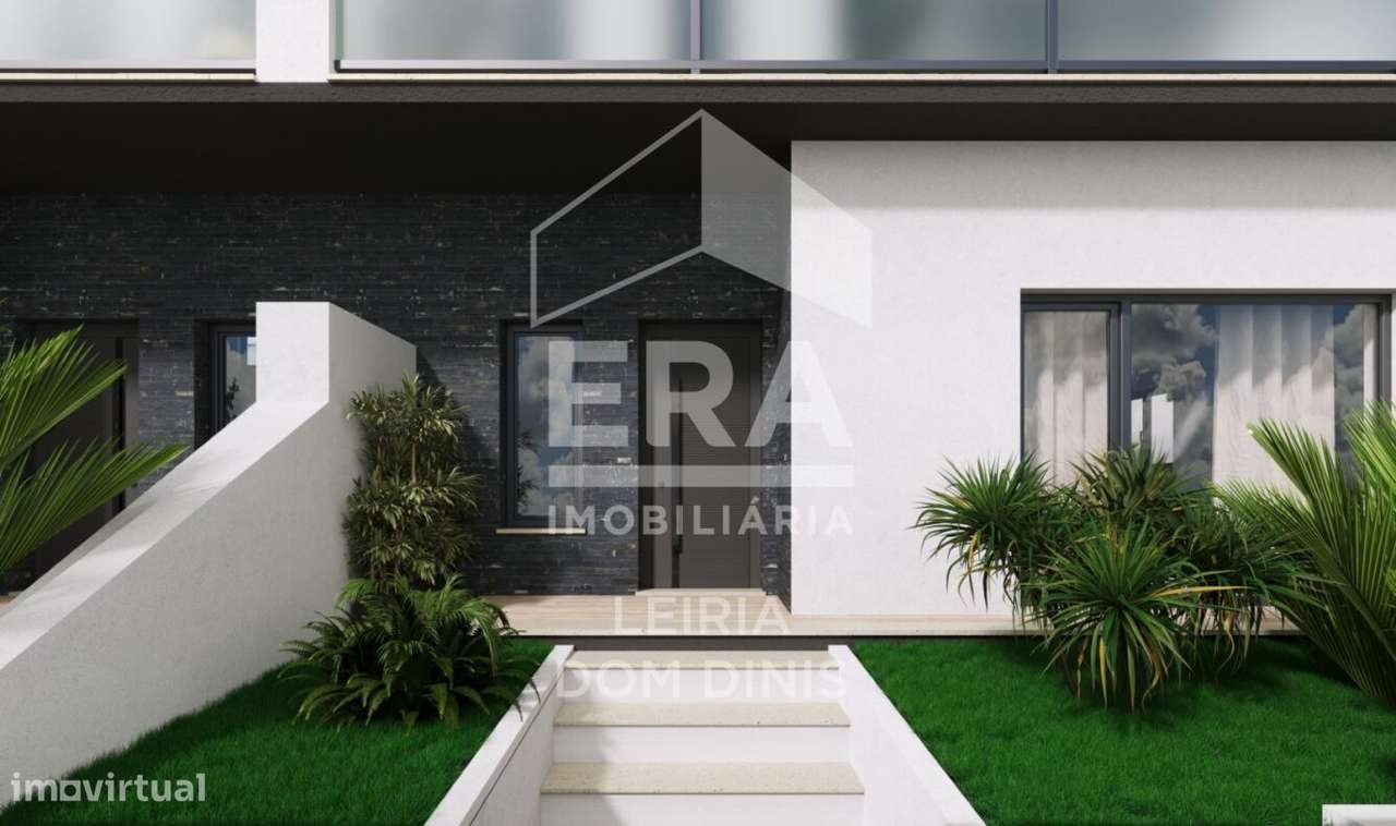 Casa geminada nova com piscina, garagem e jardim-1