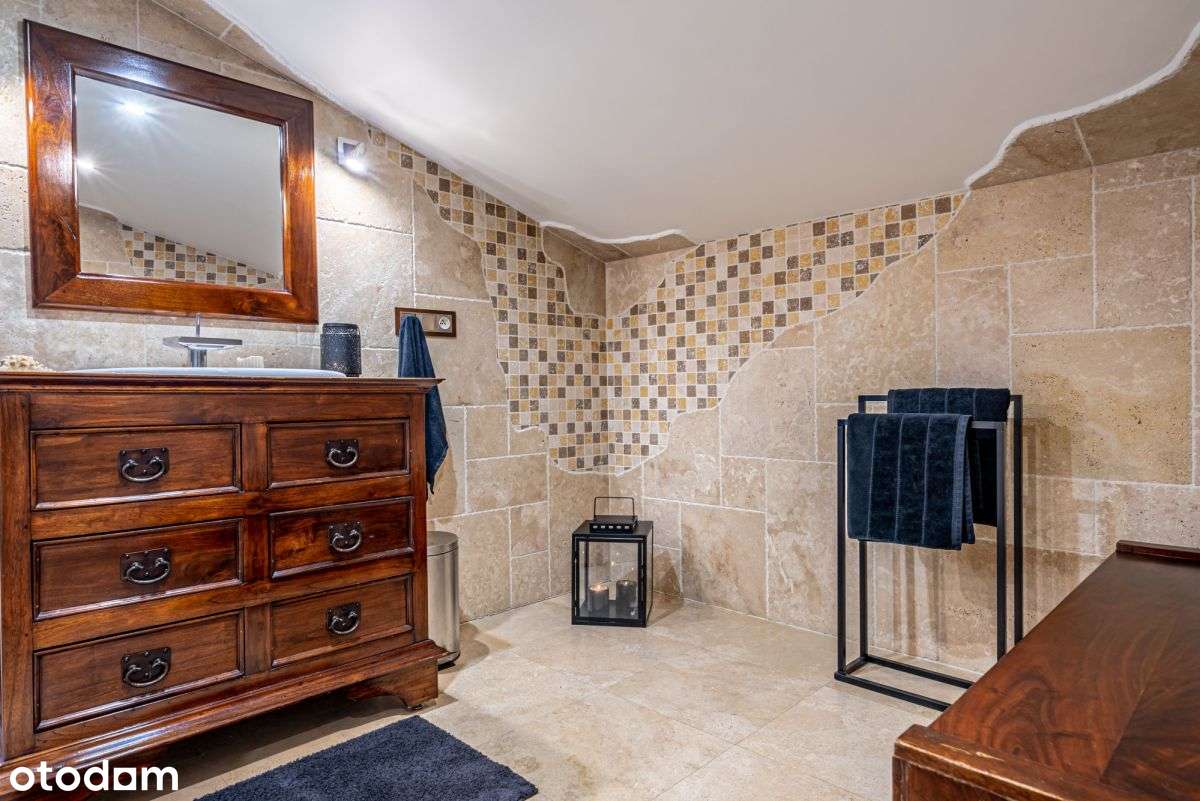 Elegancki dom z częścią biurowo-magazynową-18