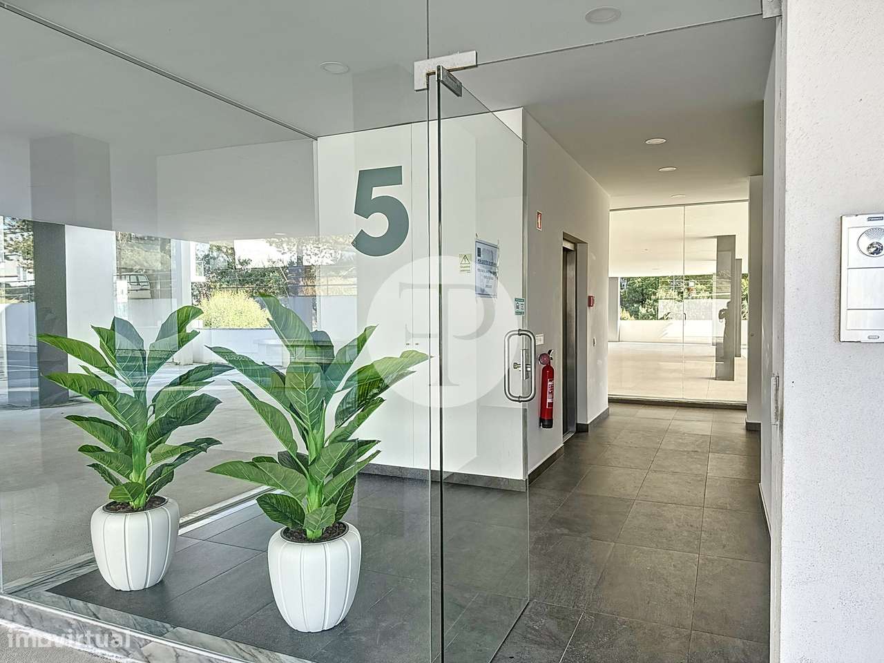 T4 em condomínio com piscina – Excelente estado – Caldas Terrace-31