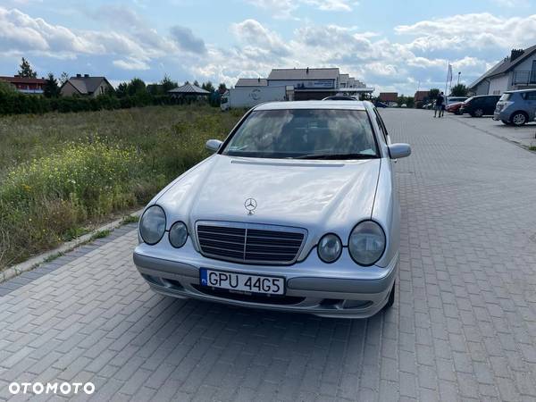 Mercedes-Benz Klasa E 200 Classic - 5