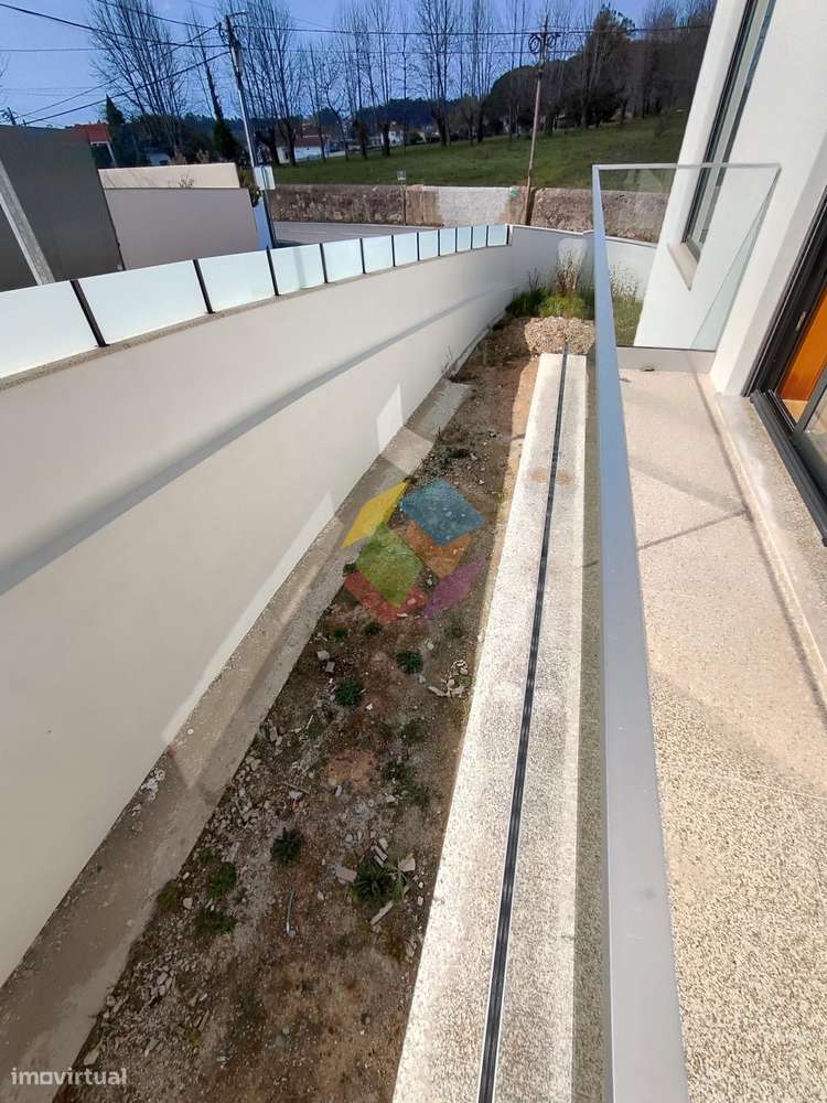 Magnífica Moradia T3 +1 em Stª. Maria da Feira-48