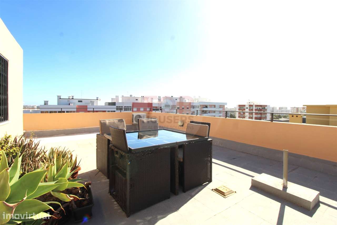 Penthouse T4+1 com Terraço Panorâmico e dois estacionamentos-16