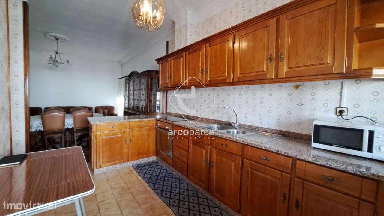 Apartamento com Terraço 40m2 de uso privado - T2+1-centro vila - Arcos-2