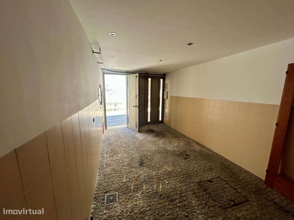 Moradia T4 com Garagem e Espaço ao Ar Livre no Coração da Cidade-26