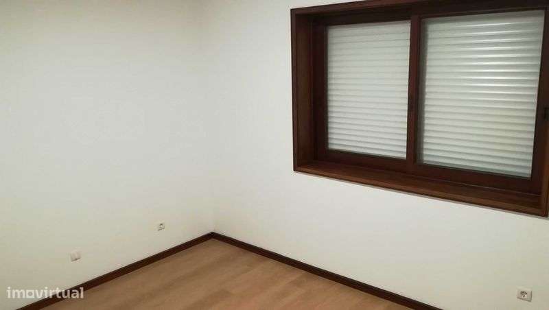 Aluga-se T1 + 1 (areas de T2) - Grande imagem: 4/5