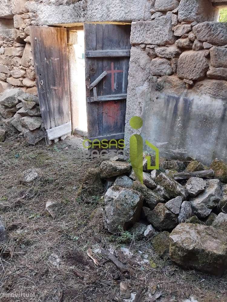 Moradia de Pedra, para reconstrução em Vila Cortês da Serra, Gouveia-5