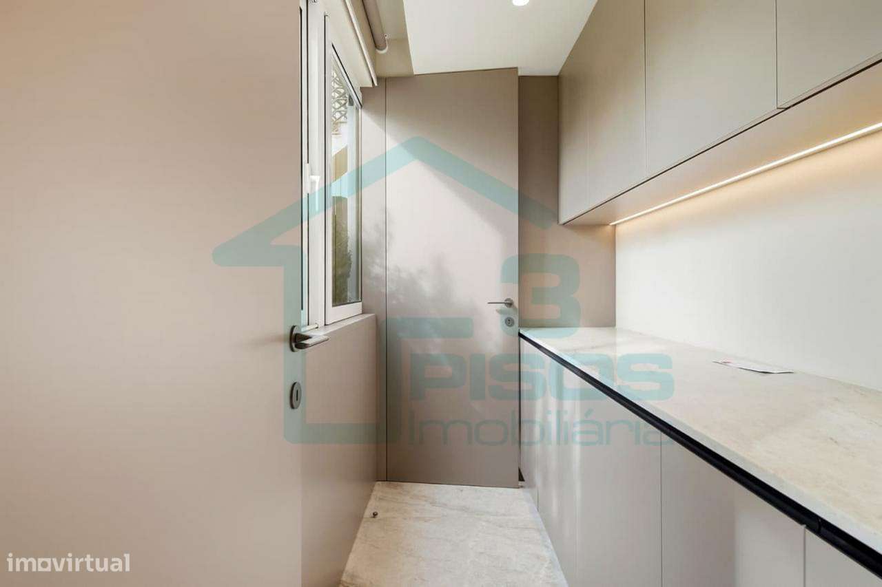 T3 de Luxo a Estrear - Terraço e Garagem - Av. República, Lx-26
