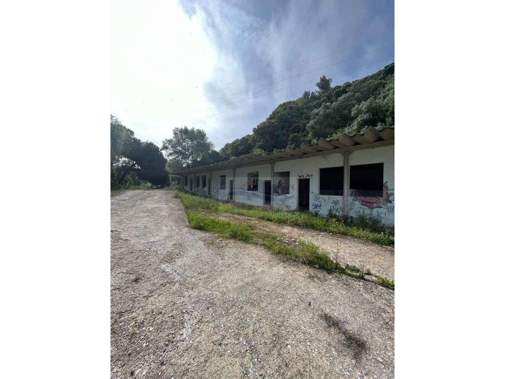 Armazéns por recuperar com 4.250m2 em extraordinário terreno com 23... - Grande imagem: 5/8