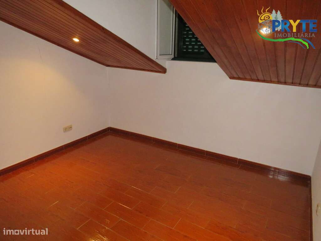 Moradia T5 situada a 10 minutos de Vila de Rei-33