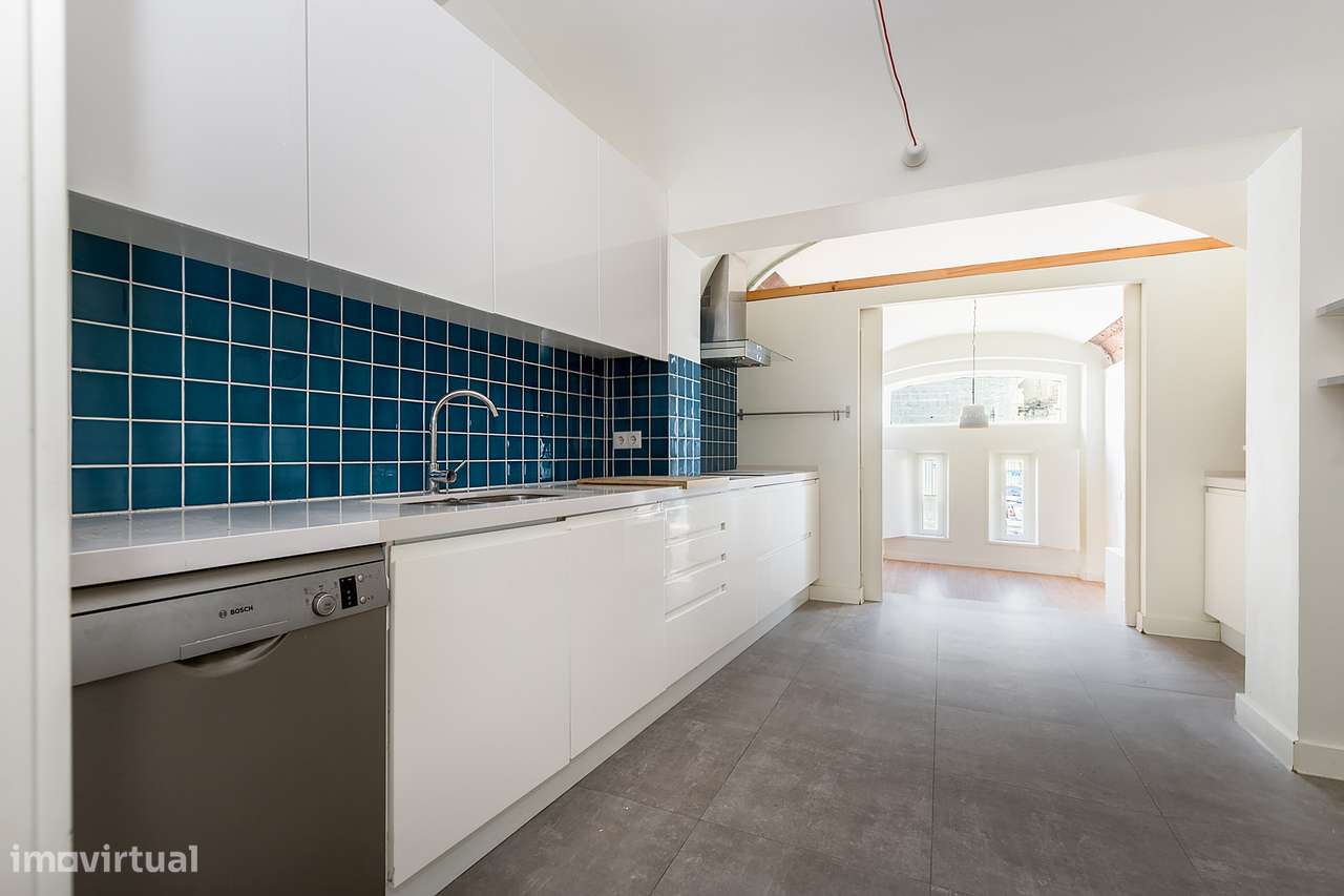 Moradia de luxo com 3 suites, pátio e varandas junto aos Meninos da Gr-4