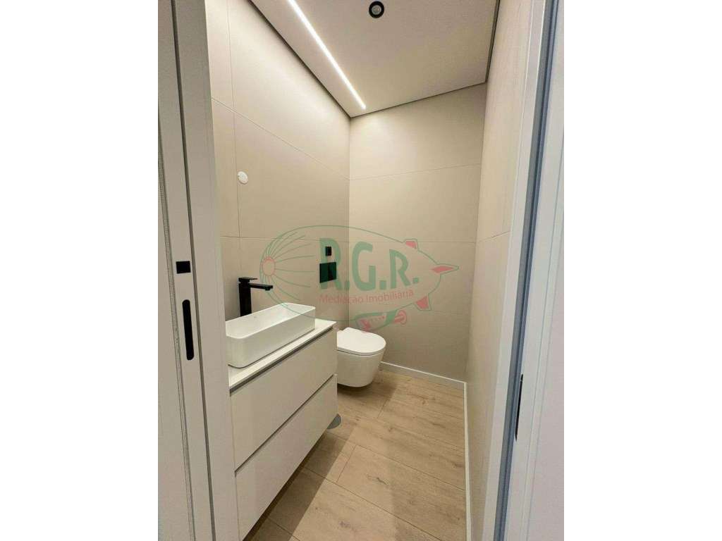 T4 Único no Piso | Terraço (48.40m2) | Box 2 Carros e Arrumos | SÃO...-12