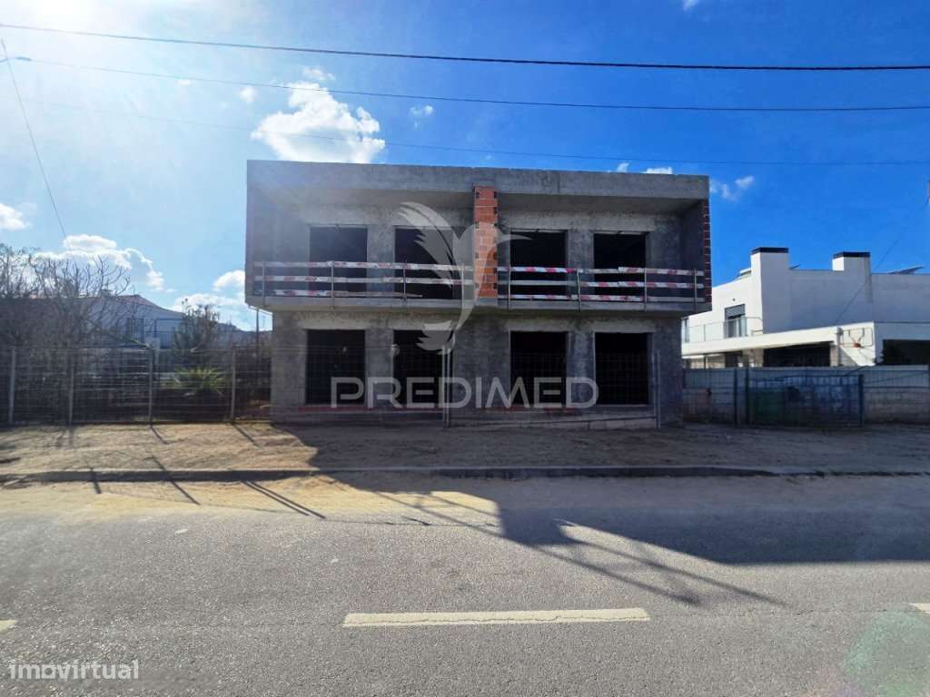 Moradia Gem. T4, c/3 Suites e Piscina, em Fernão Ferro - Grande imagem: 3/34