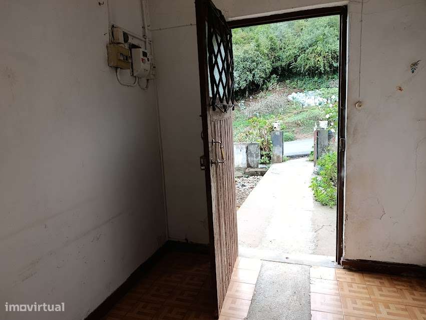 Moradia T3 geminada, com quintal, em Santa Clara, Coimbra - Grande imagem: 5/32