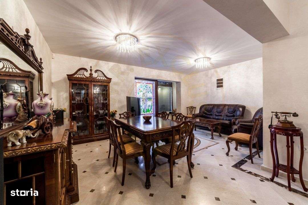 Vila zona Expo Parc - 2 apartamente, curte comuna - Imagine principală: 2/16