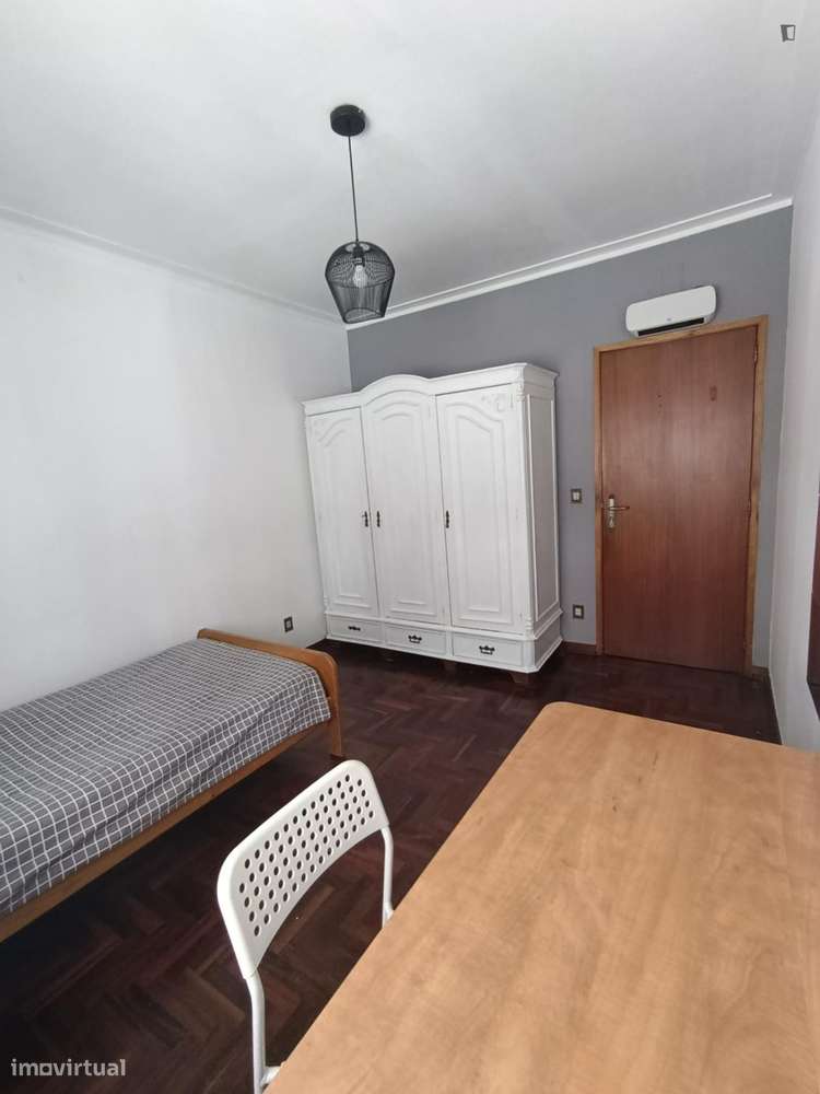 Quarto - localizado em Coimbra - Grande imagem: 4/6