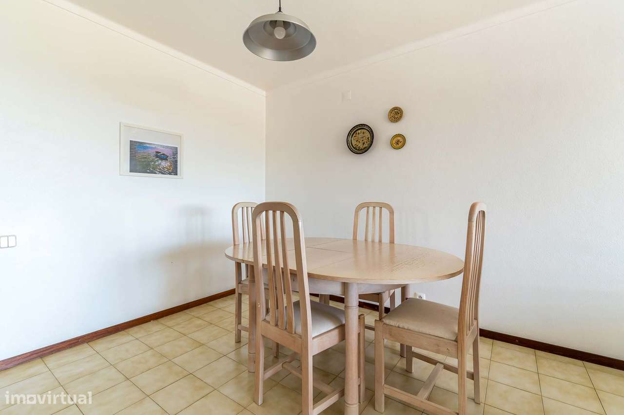 Elevado Potencial: último piso com vista mar, a 200 m da praia-12