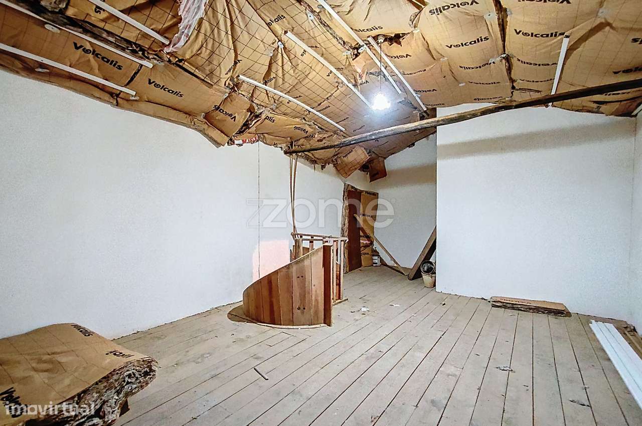 Moradia V6 no centro de São Marcos da Serra, em lote de 668m2-57