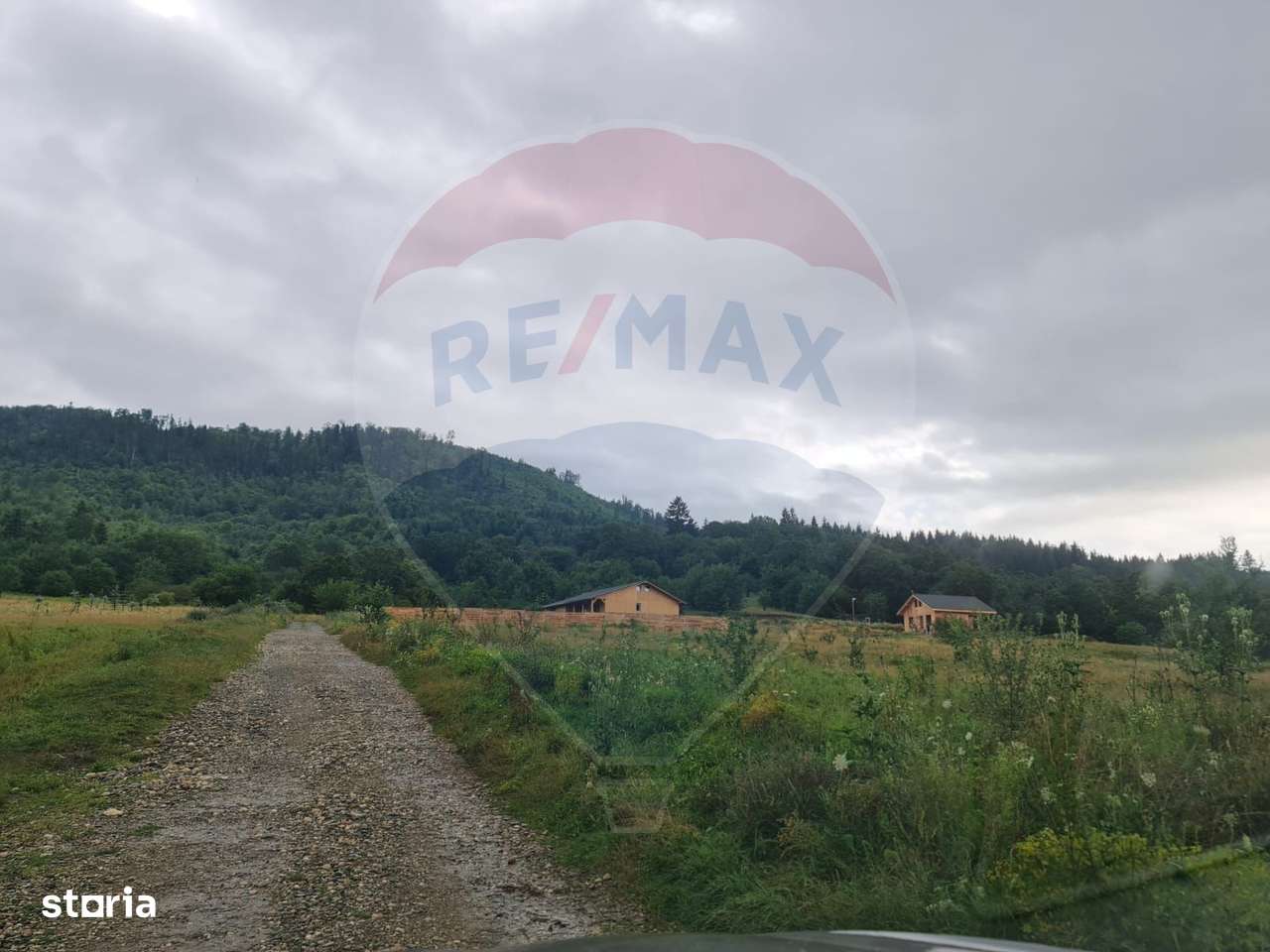 Casă / Vilă cu 3 camere de vânzare in zona feerică, lângă Mănăstire-1