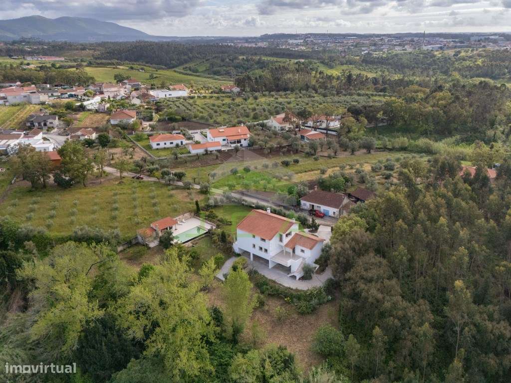 Moradia com terreno e piscina a 3km da Batalha-51