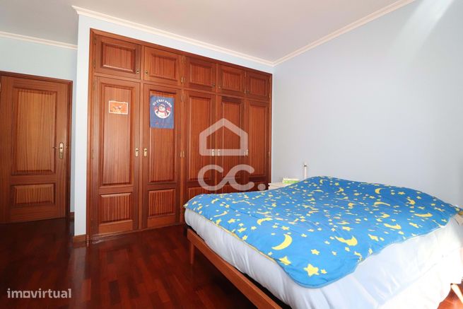 Moradia T5 nos Carvalhais com jardim, piscina e campo de jogos.-15
