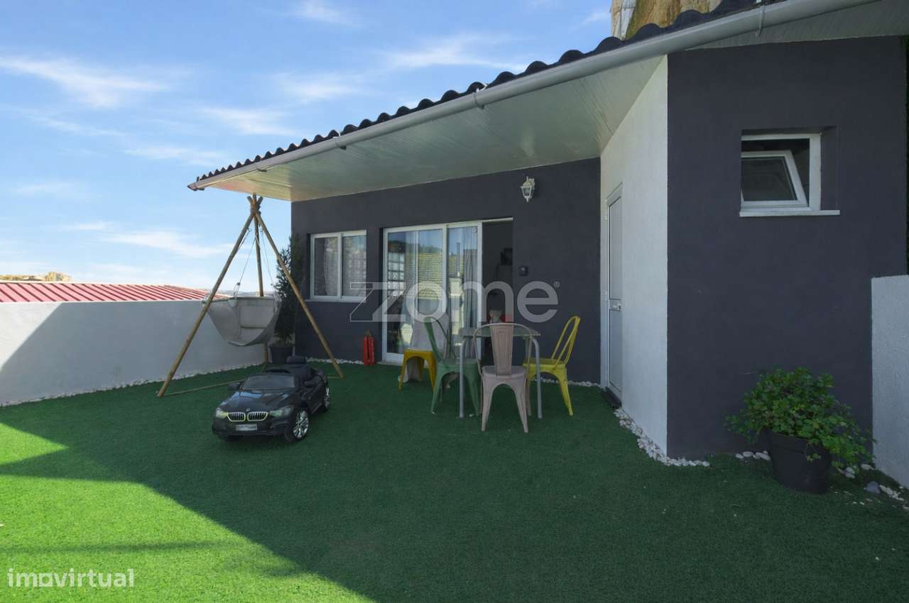 Moradia T5 localizada em Ramada, Odivelas-28