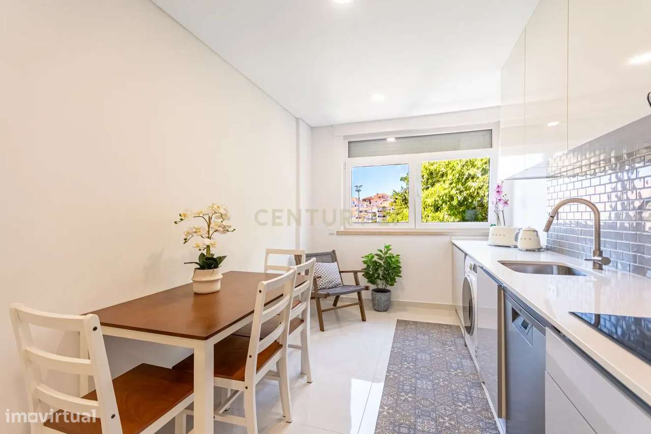 T3 Totalmente Renovado no Estoril – Conforto, Modernidade e Qualidade-23