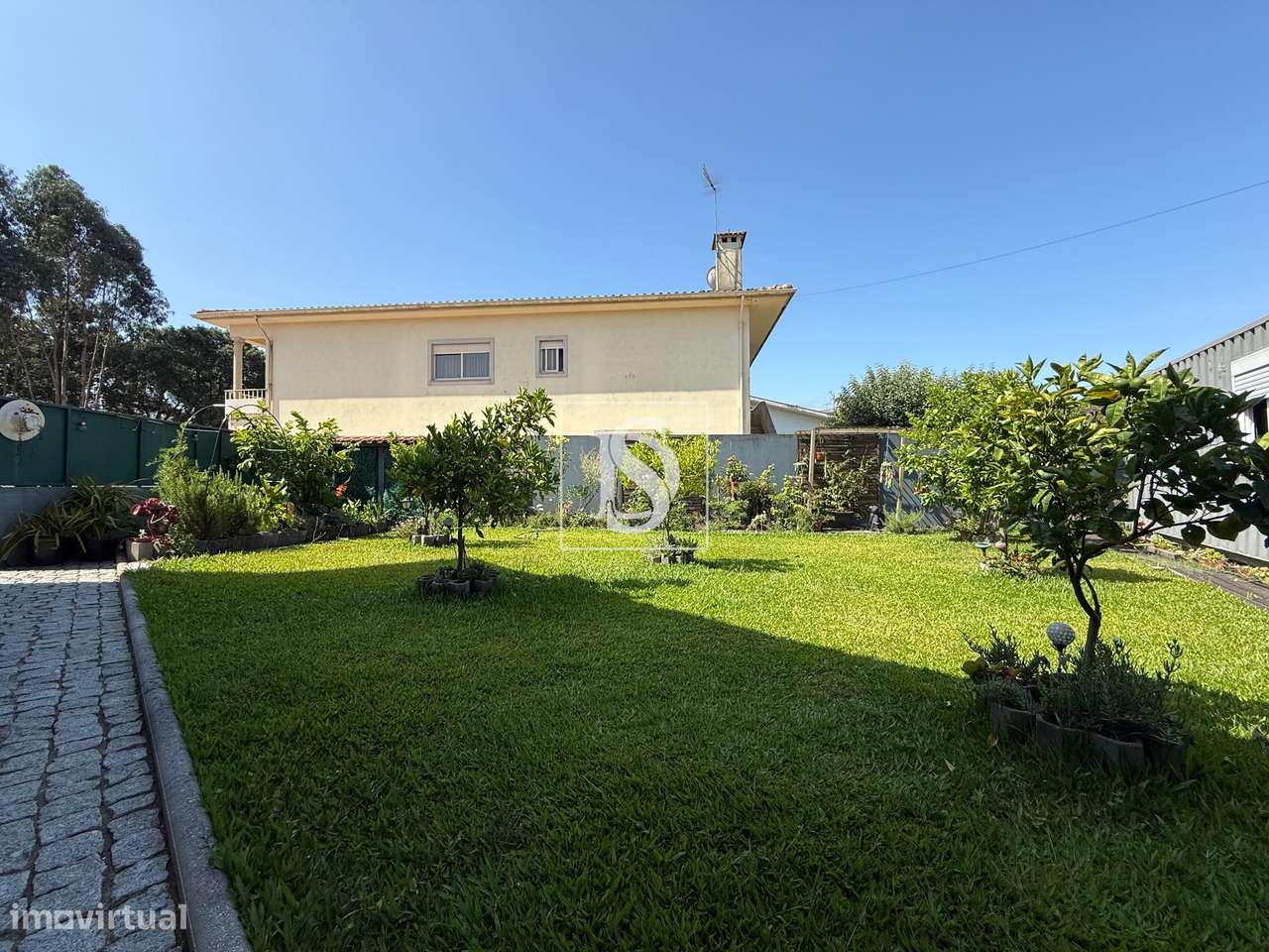 Moradia T3 + Espaço Comercial-17