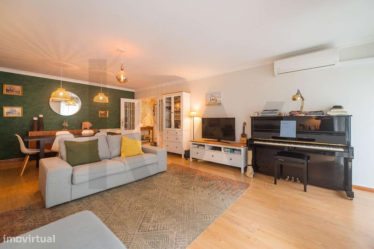 Excelente T3 com 2 lugares de estacionamento – Remodelado com muito bo - Grande imagem: 3/60