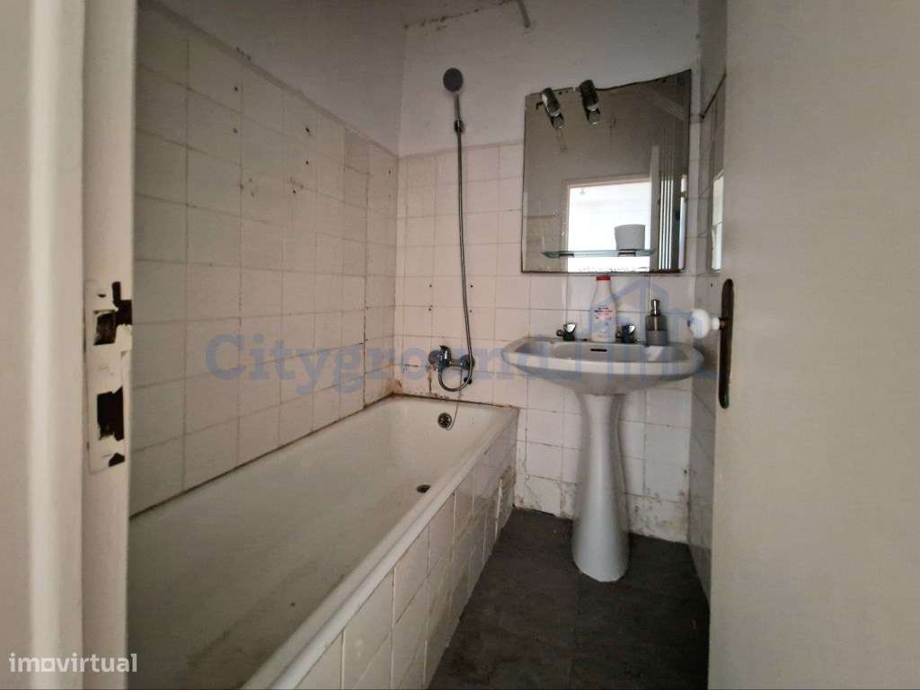Apartamento T1 no Príncipe Real para reabilitar a seu gosto-7