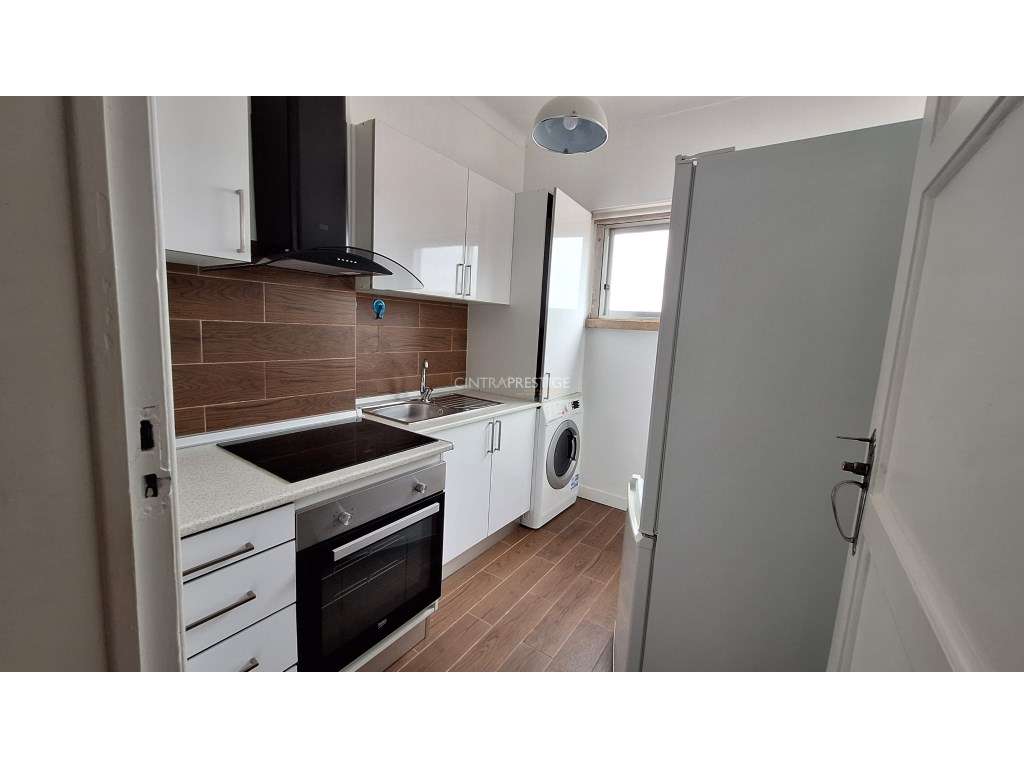 Moradia T4 com quintal e garagem em Algueirão-5