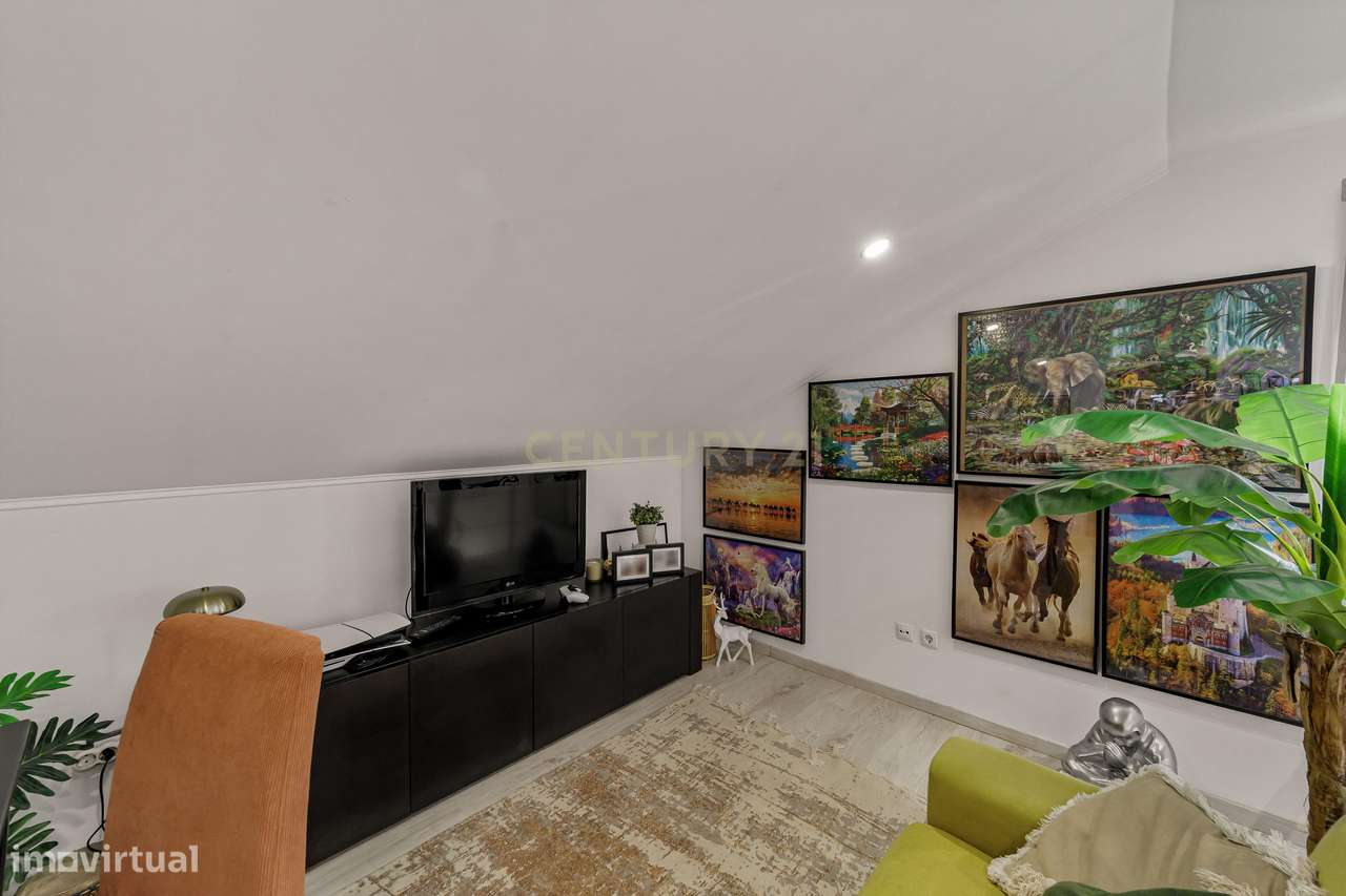Moradia T3 isolada com garagem, Quinta do Conde-25