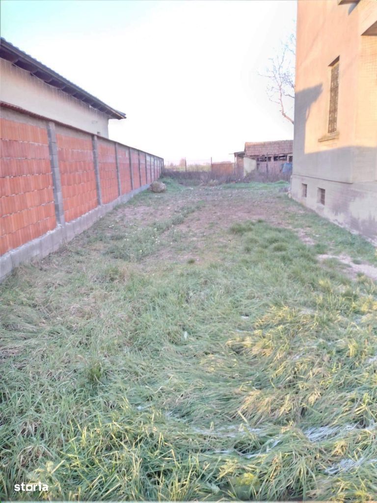 Casă de Închiriat pentru Firme - 6 Camere, 2 Băi, Curent Trifazic - Imagine principală: 1/2