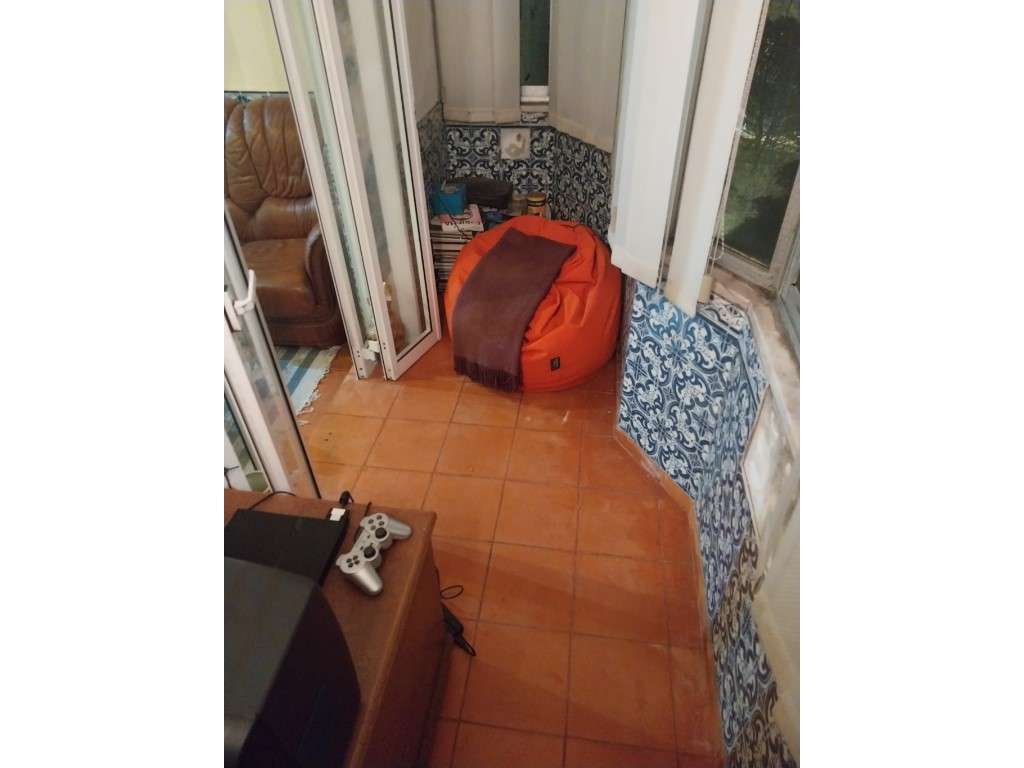 Espetacular apartamento T2 com varanda junto ao Hospital dos Lusiadas. - Grande imagem: 5/9