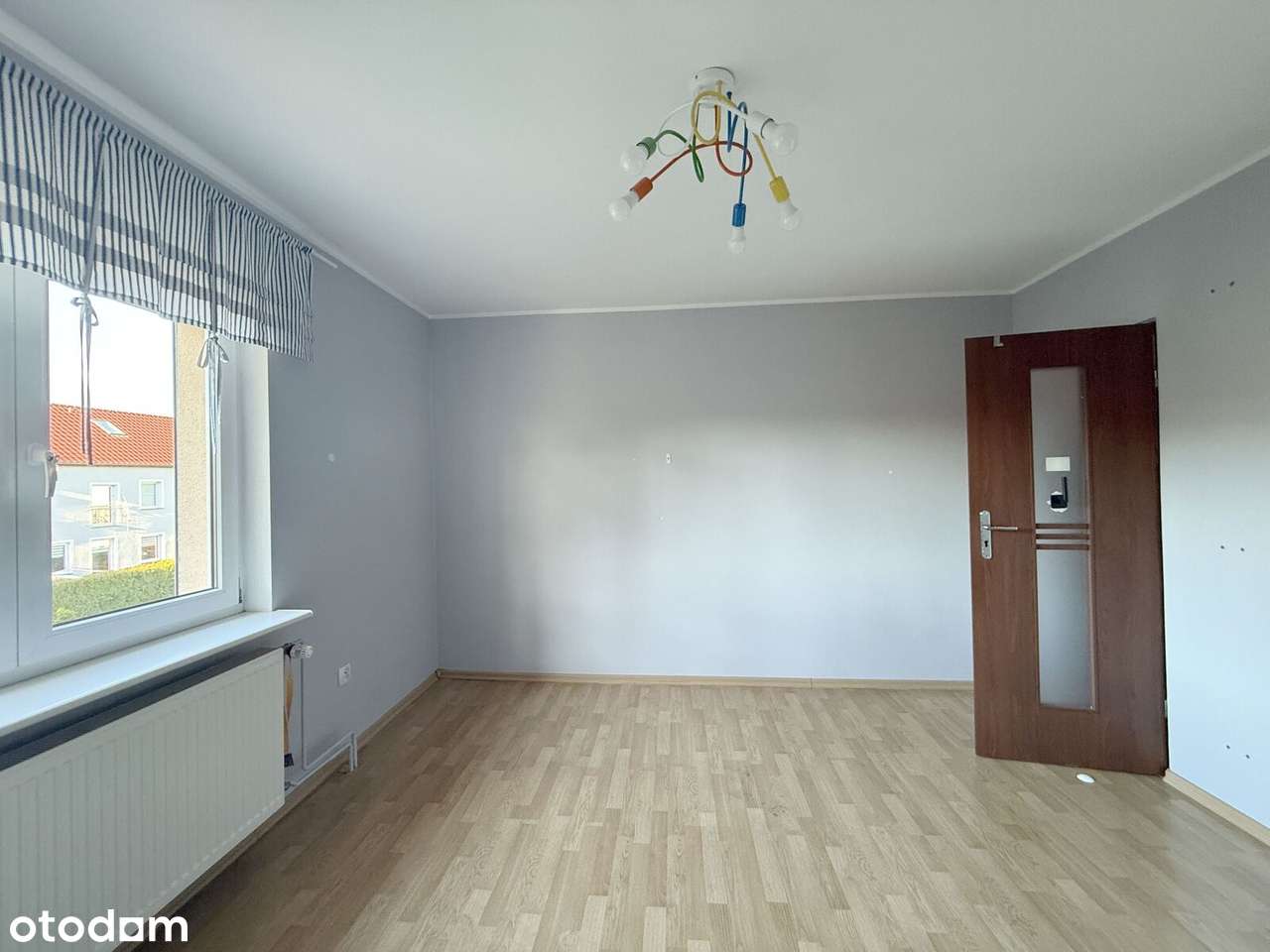 Przestronny dom z garażem i ogrodem, gotowy do wprowadzenia!-9