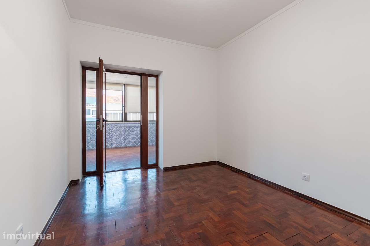 Apartamento T3 em Linda-a-Velha-7