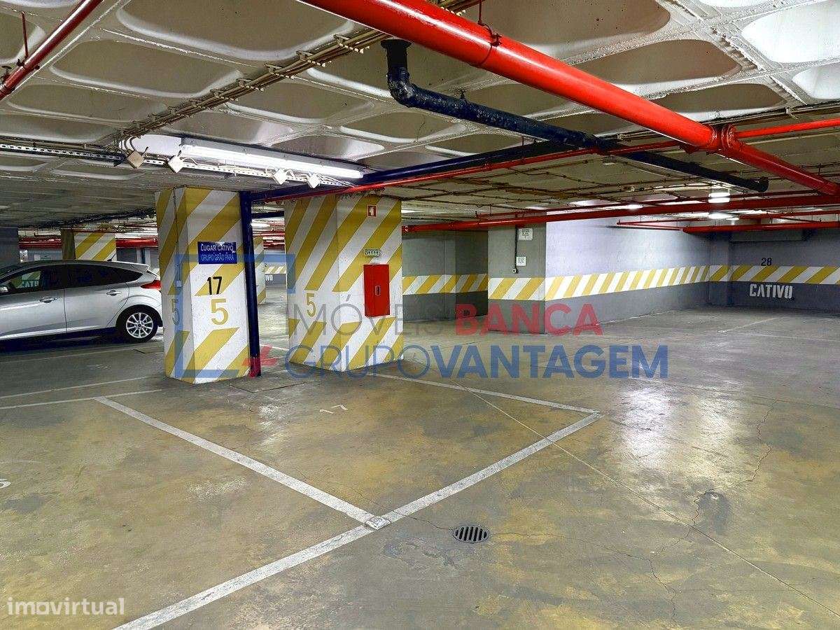 LUGAR DE PARQUEAMENTO - CHIADO - Grande imagem: 5/8