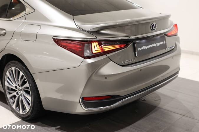 Lexus ES - 16