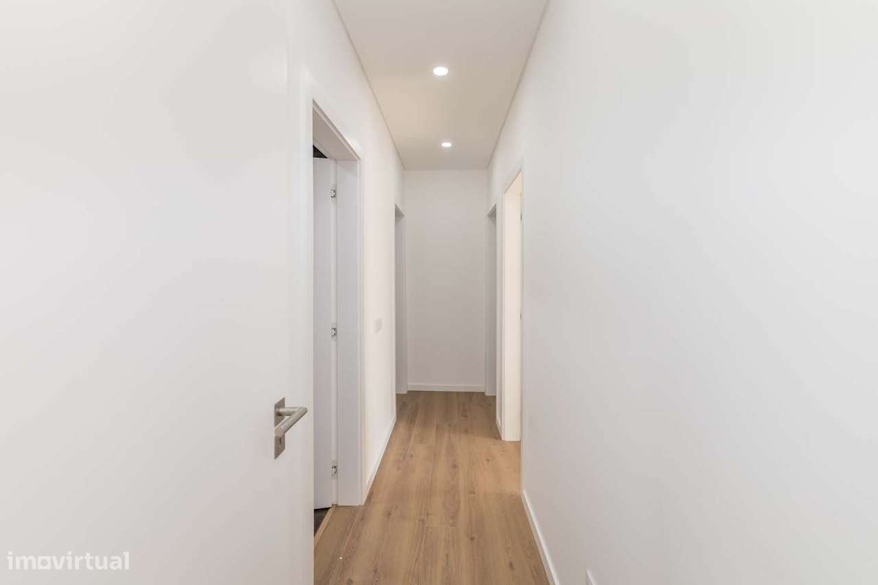 T3 NOVO – Apartamento com Espaço Exterior Único de 500 m² no Seixal - Grande imagem: 4/60