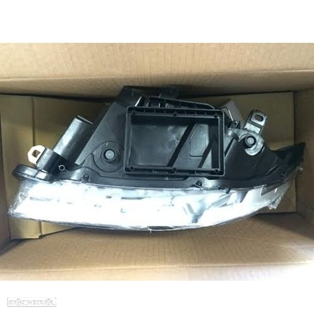 Farol bmw serie 1 e87 e81 Novo - 11